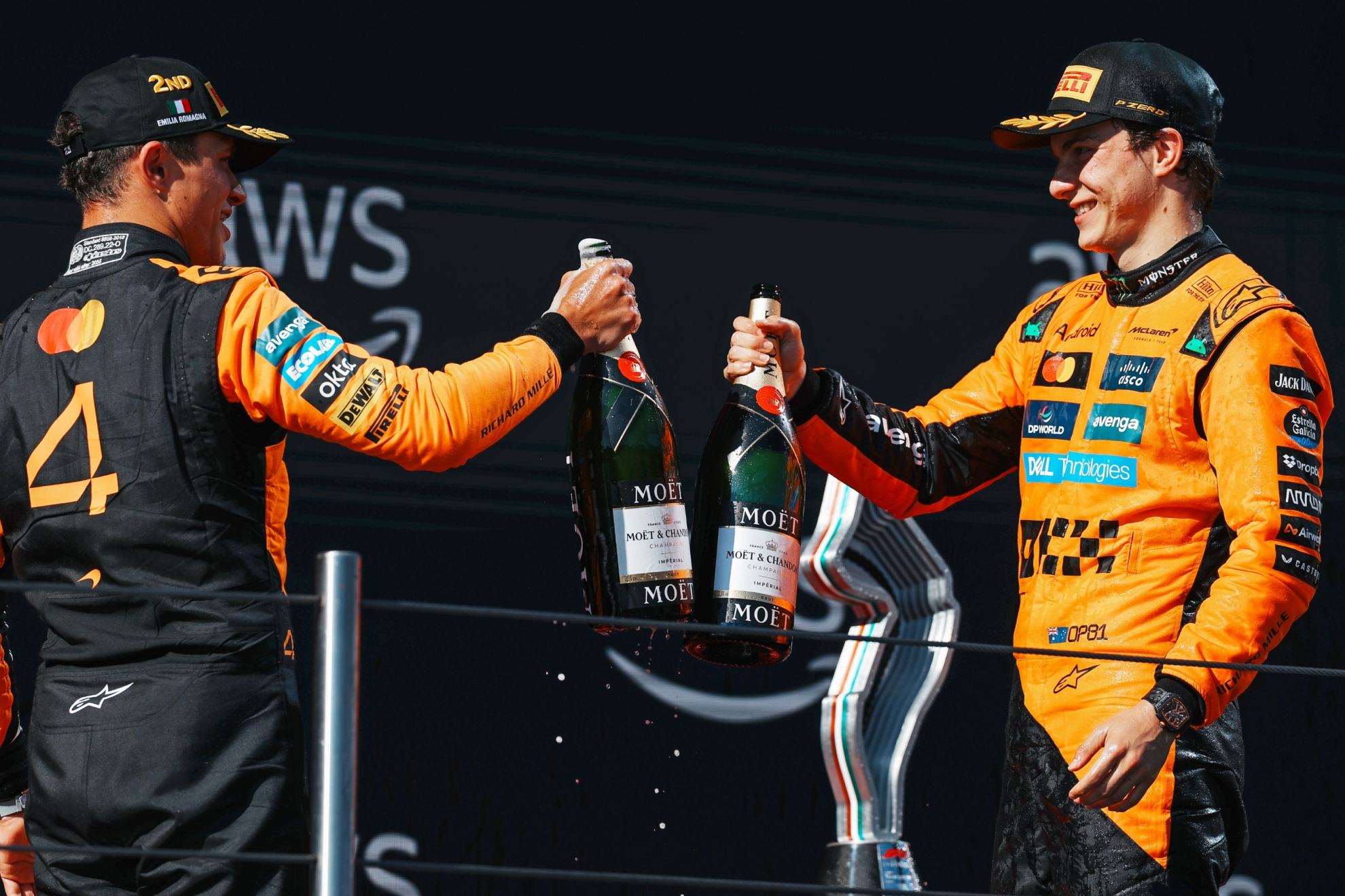 Lando Norris y Oscar Piastri, en el podio del GP de Emilia Romagna.