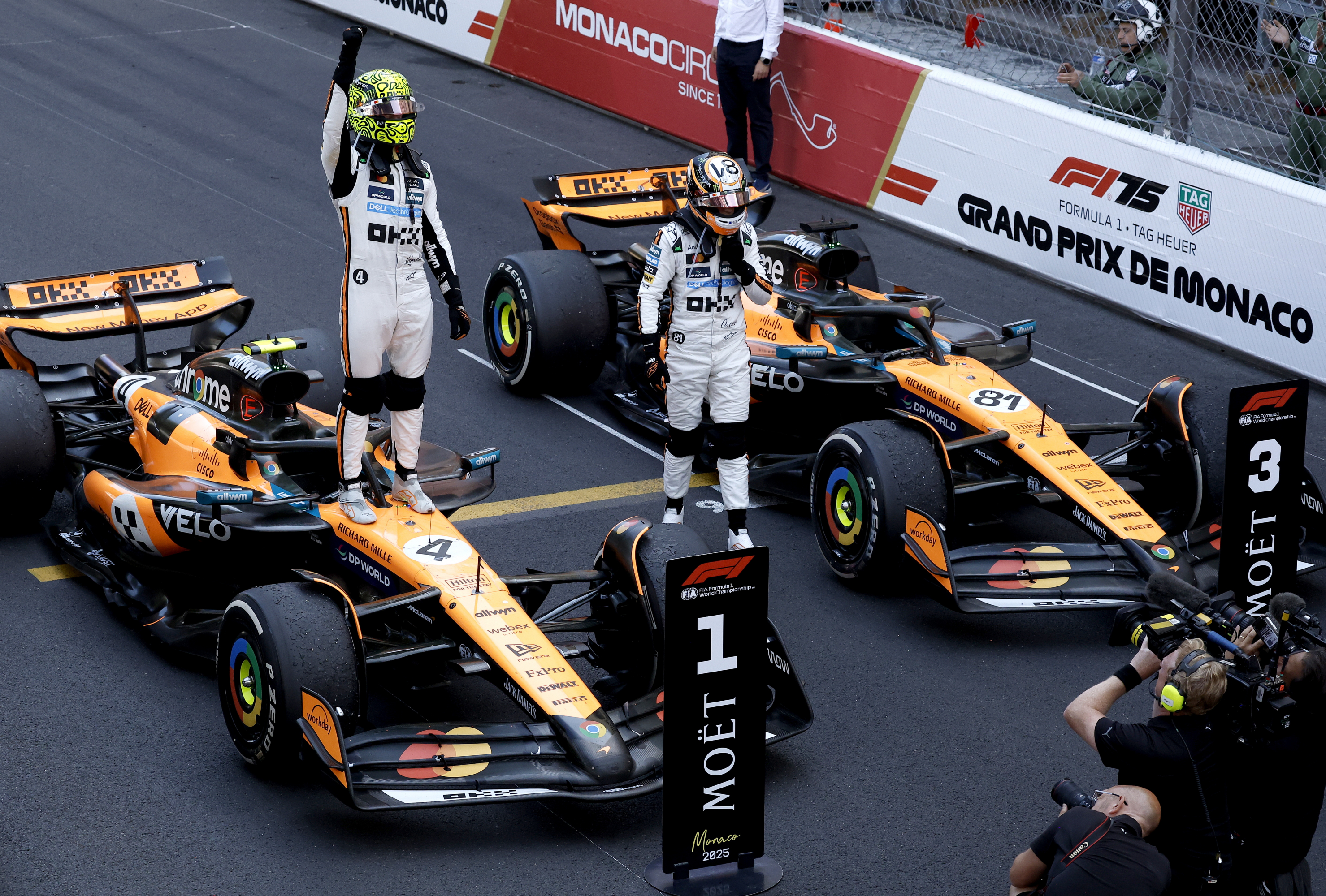 Lando Norris y Oscar Piastri al final del GP de Mónaco.