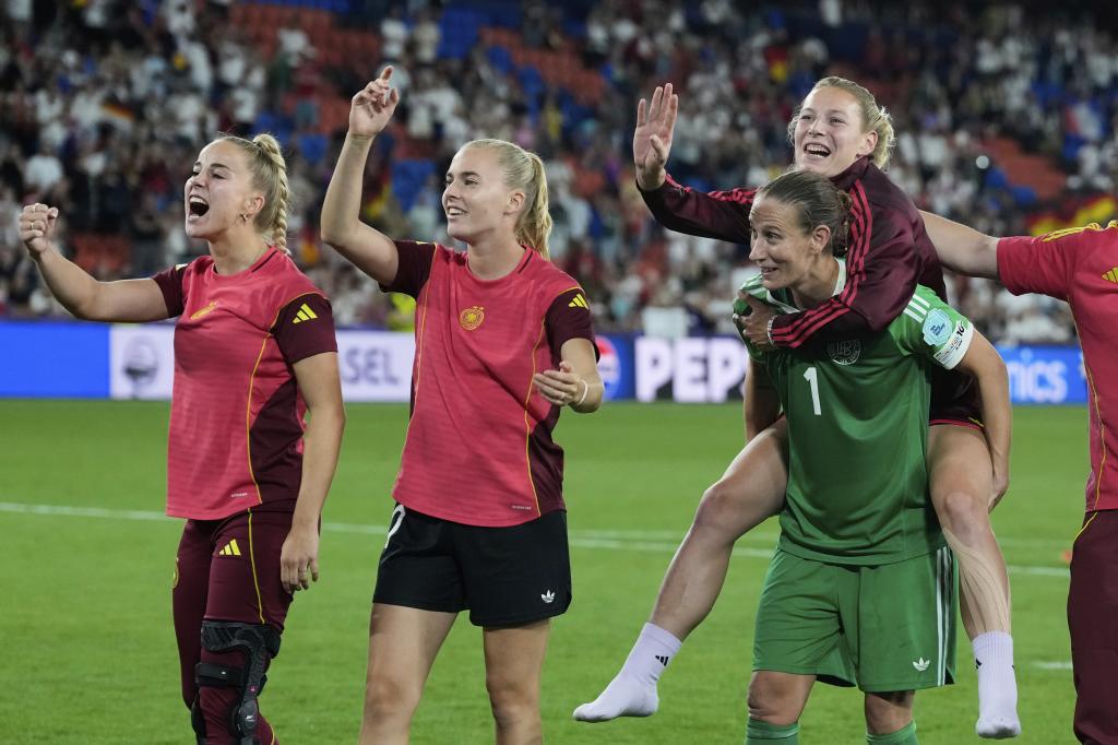 Sarai Linder, lesionada en el partido de cuartos de final frente a Francia.