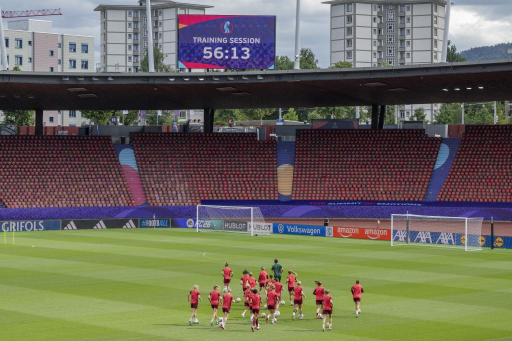 Las jugadoras alemanas entrenan en el estadio de la semifinal en Zúrich.