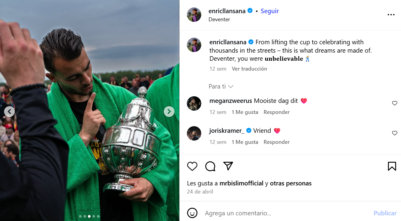 Enric Llansana, con el albornoz que distingue al campeón de la Copa.