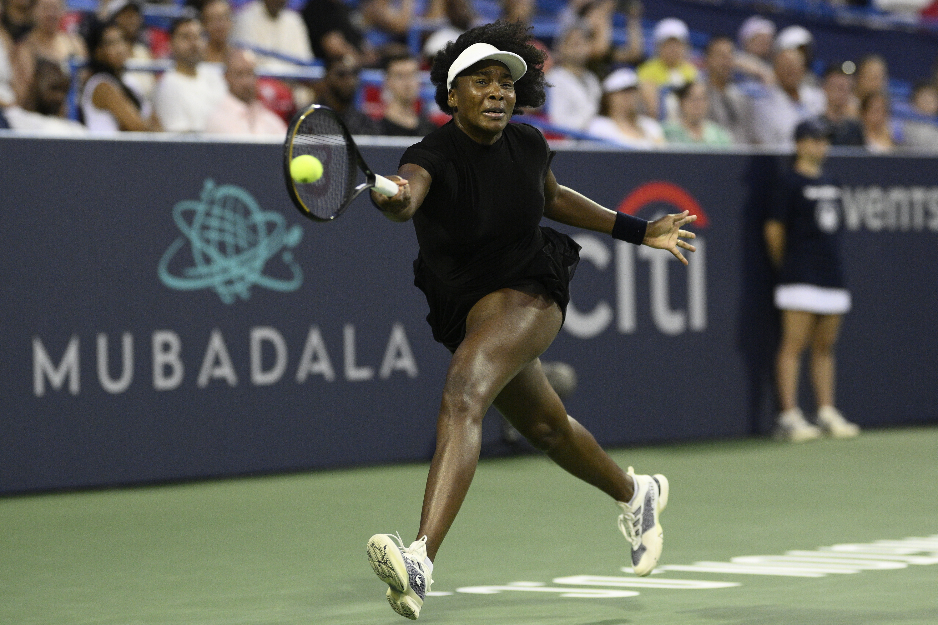 Venus Williams sonríe en Washington  con 45 años con su primera victoria en dos años
