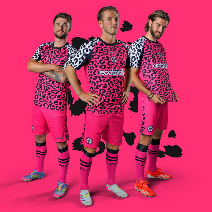El equipo de fútbol Everest Green Rovers presenta la "primera camiseta vegana del mundo"