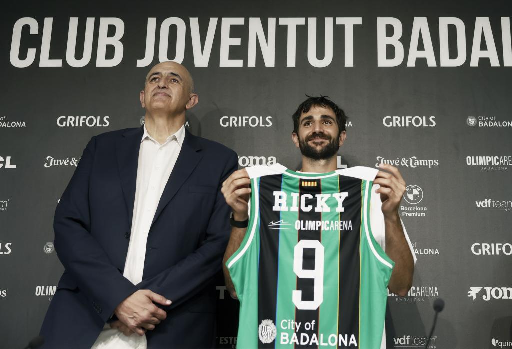 Ricky Rubio junto a Juanan MOrales durante su presentación en Badalona.
