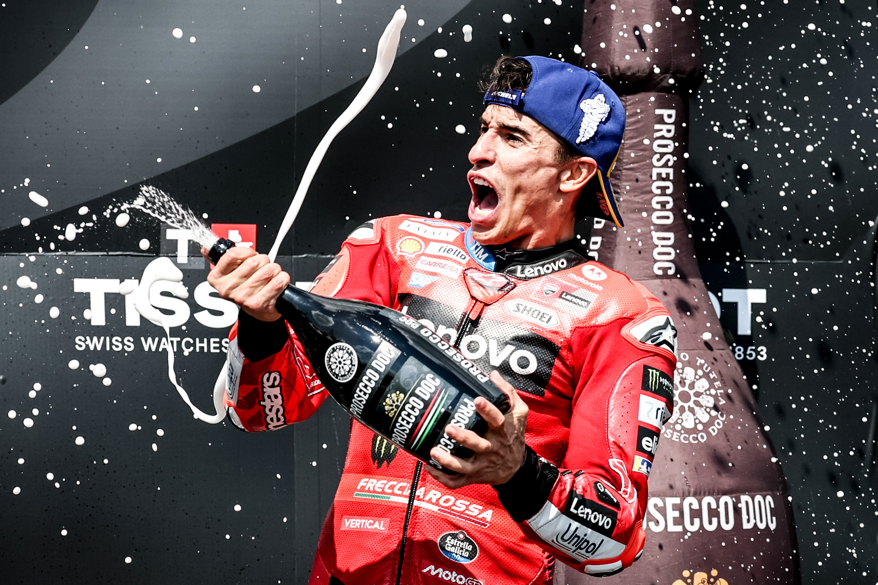 Marc Márquez celebrando la victoria en Brno.