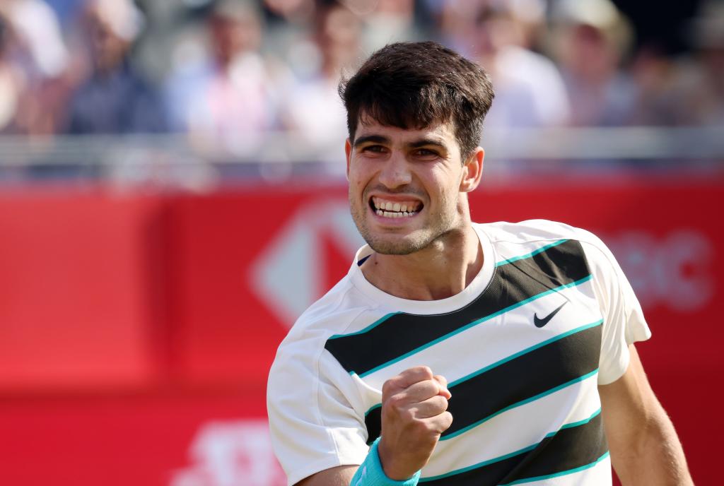 Carlos Alcaraz celebra un punto en el torneo de Queen's.