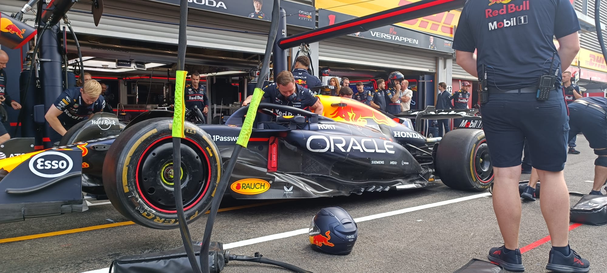 Nuevos laterales optimizados del RB21 en Spa.