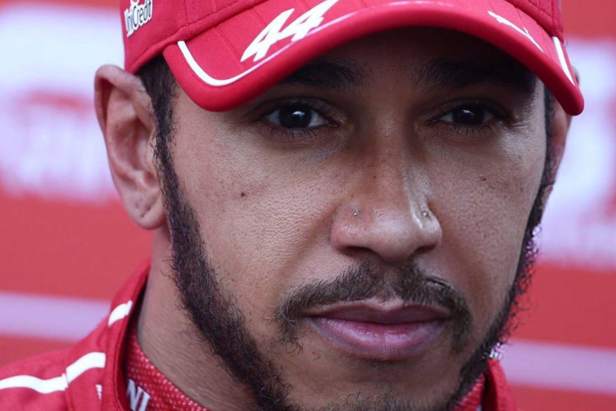 Hamilton, sin palabras y hundido