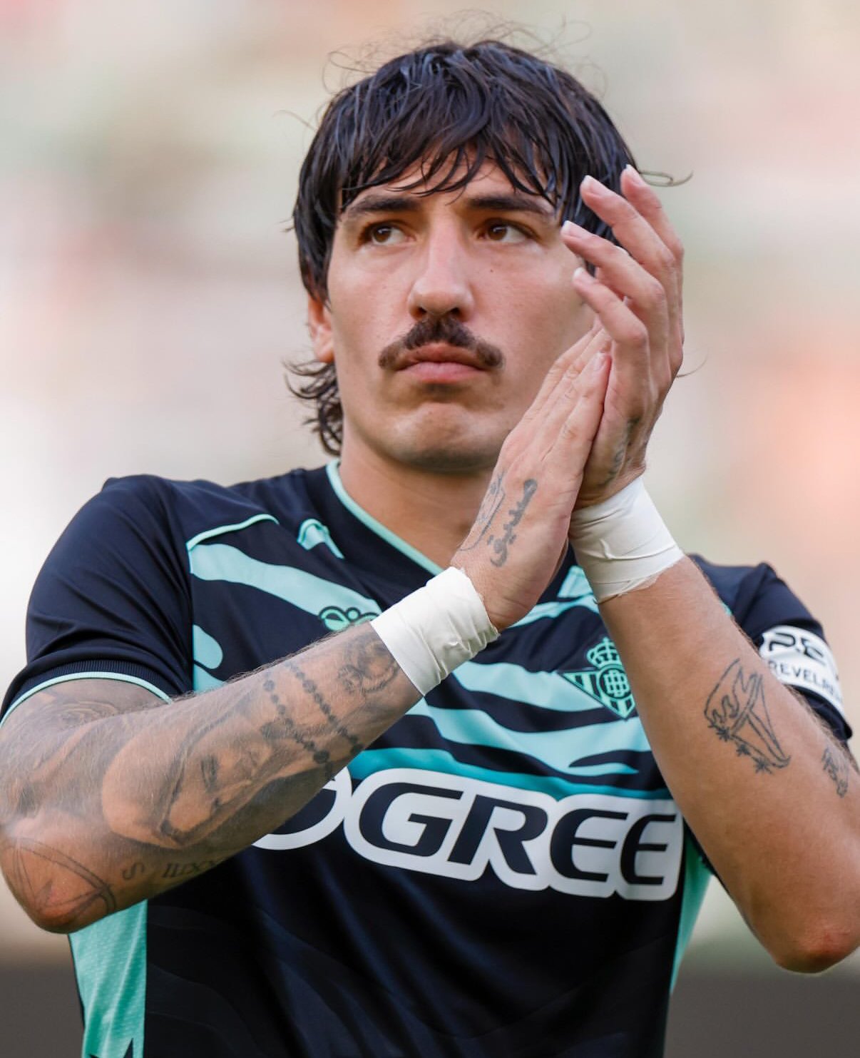 Bellerín, ante el Córdoba