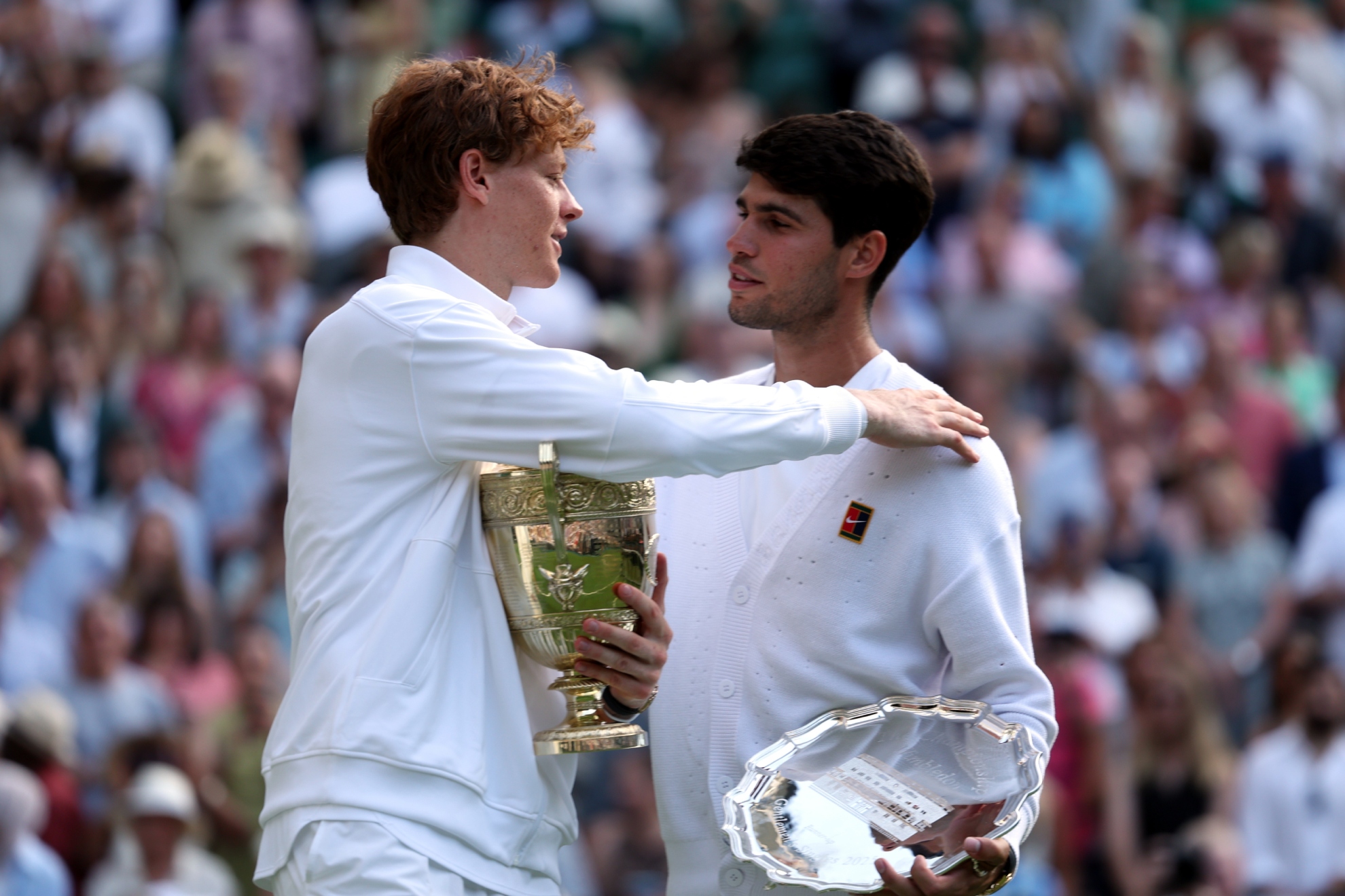 Alcaraz y Sinner tras la final de Wimbledon.
