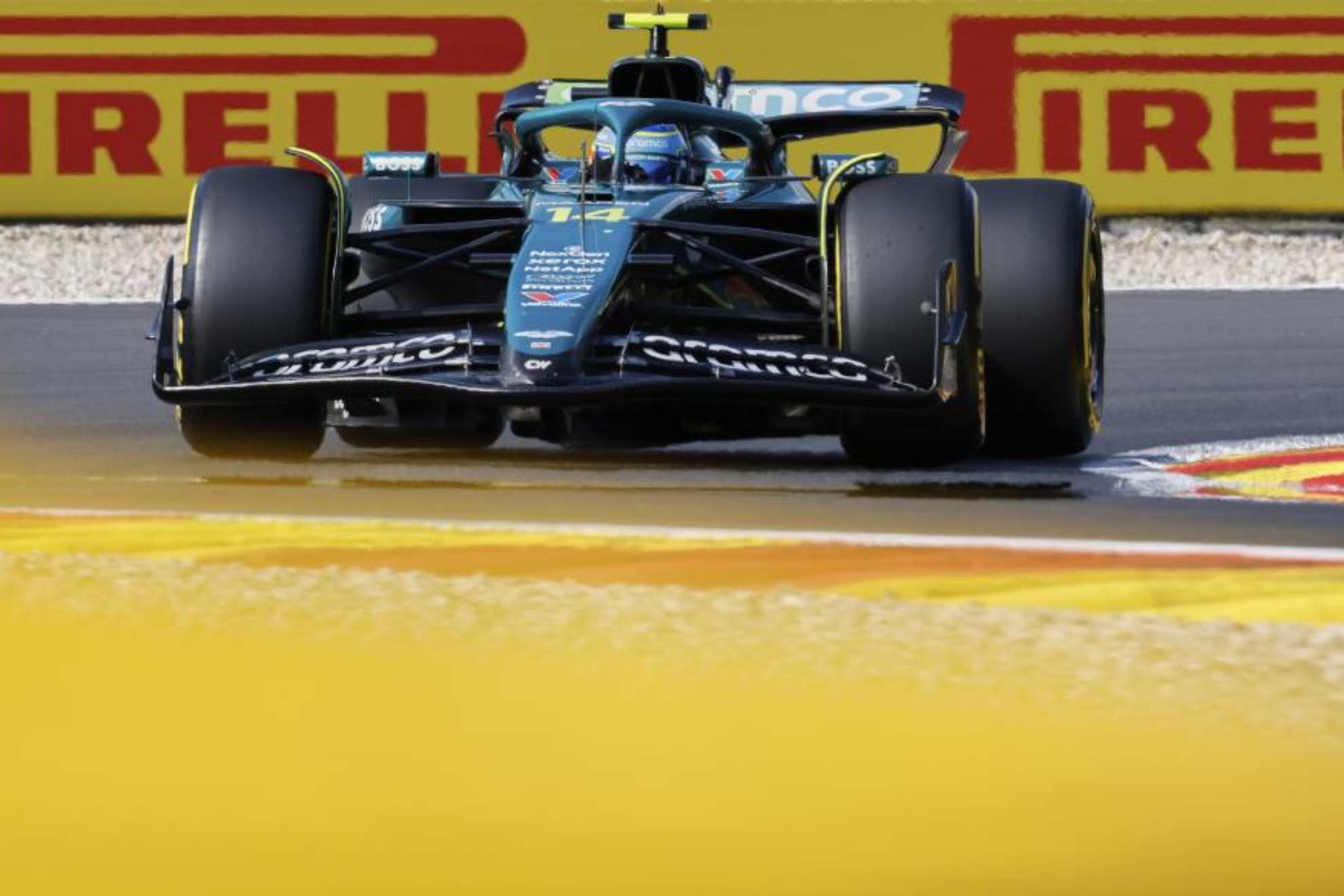 Fernando Alonso, con el morro nuevo, en el Sprint del GP de Bélgica.