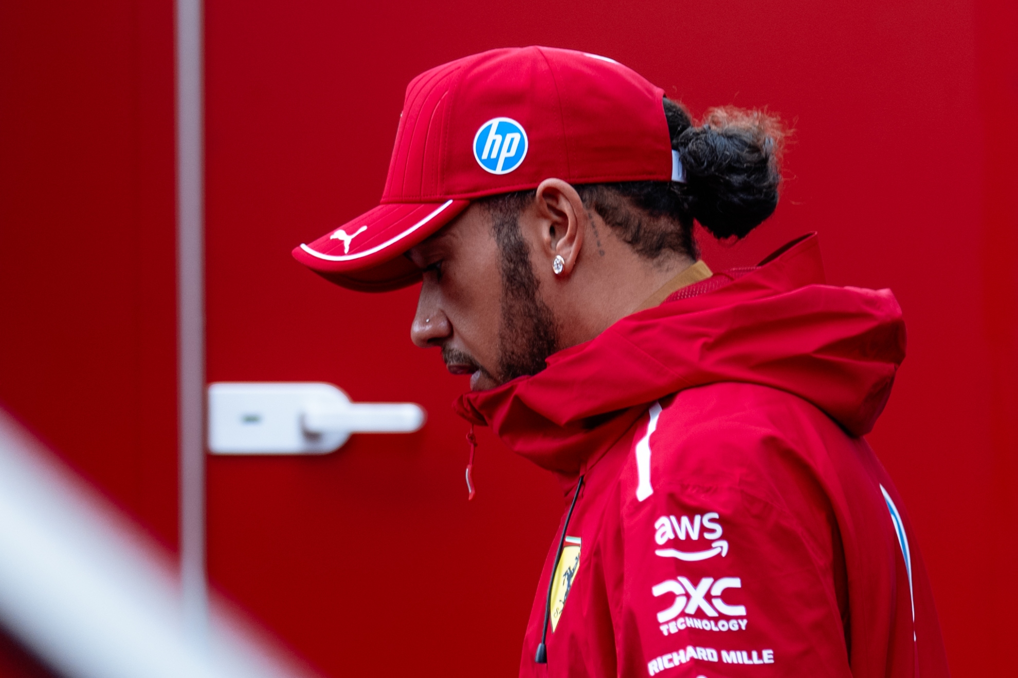 Hamilton toca fondo