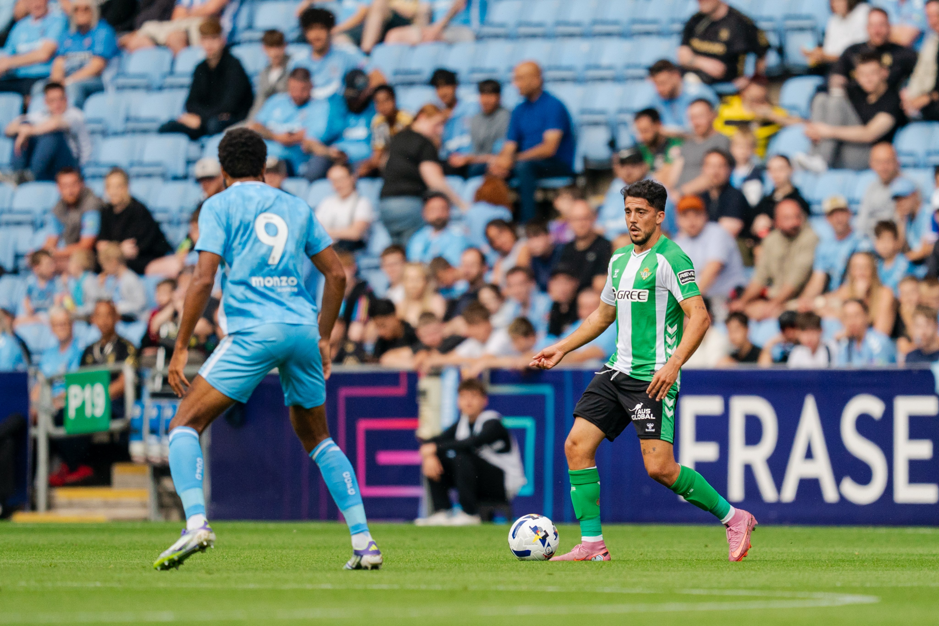 Fornals, frente al Coventry City