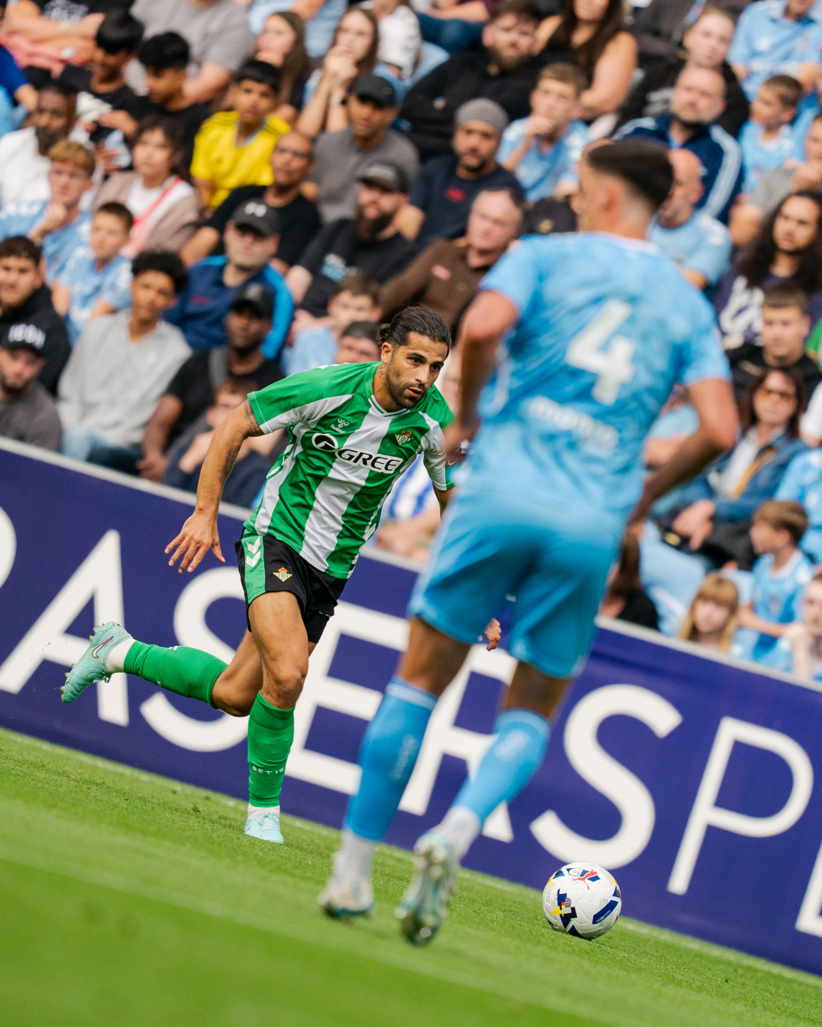 Ricardo Rodríguez, frente al Coventry City