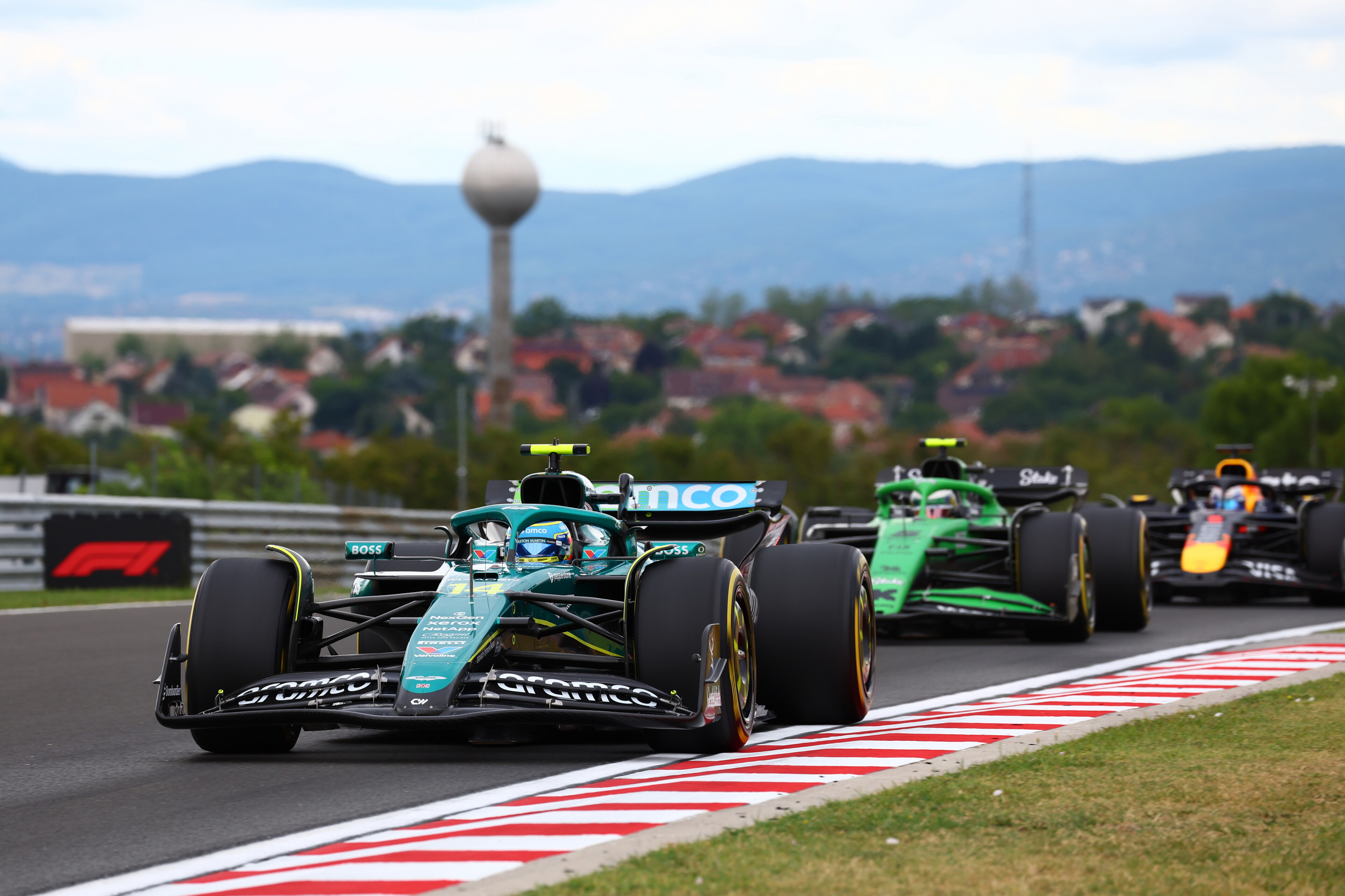 BUDAPEST, HUNGARY - AUGUST 03: Fernando Alonso of Spain driving the (14) Aston Martin F1 Team AMR25 Mercedes leads Gabriel Bortoleto of Brazil driving the (5) Kick Sauber C45 Ferrari and Max Verstappen of the Netherlands driving the (1) Oracle Red Bull Racing RB21 on track during the F1 Grand Prix of Hungary at Hungaroring on August 03, 2025 in Budapest, Hungary. (Photo by Joe Portlock/Getty Images) // Getty Images / Red Bull Content Pool // SI202508030425 // Usage for editorial use only //