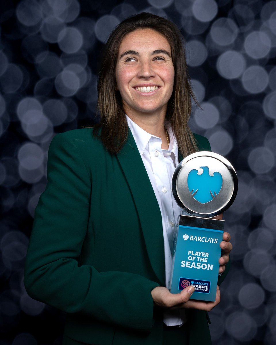 Mariona recibiendo el premio como mejor jugadora de la liga inglesa