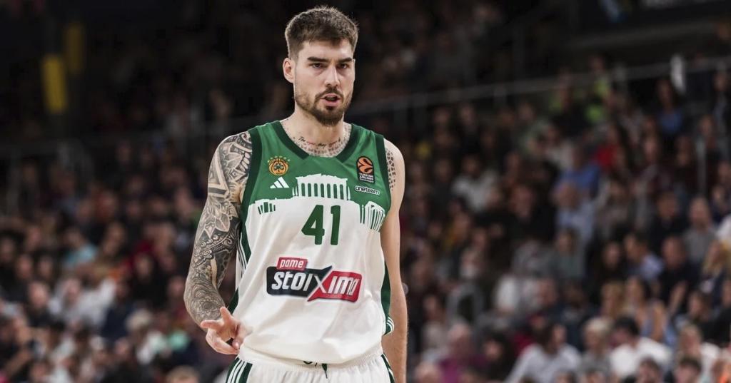 Juancho Hernangómez, in a match with the Panathinaikos.