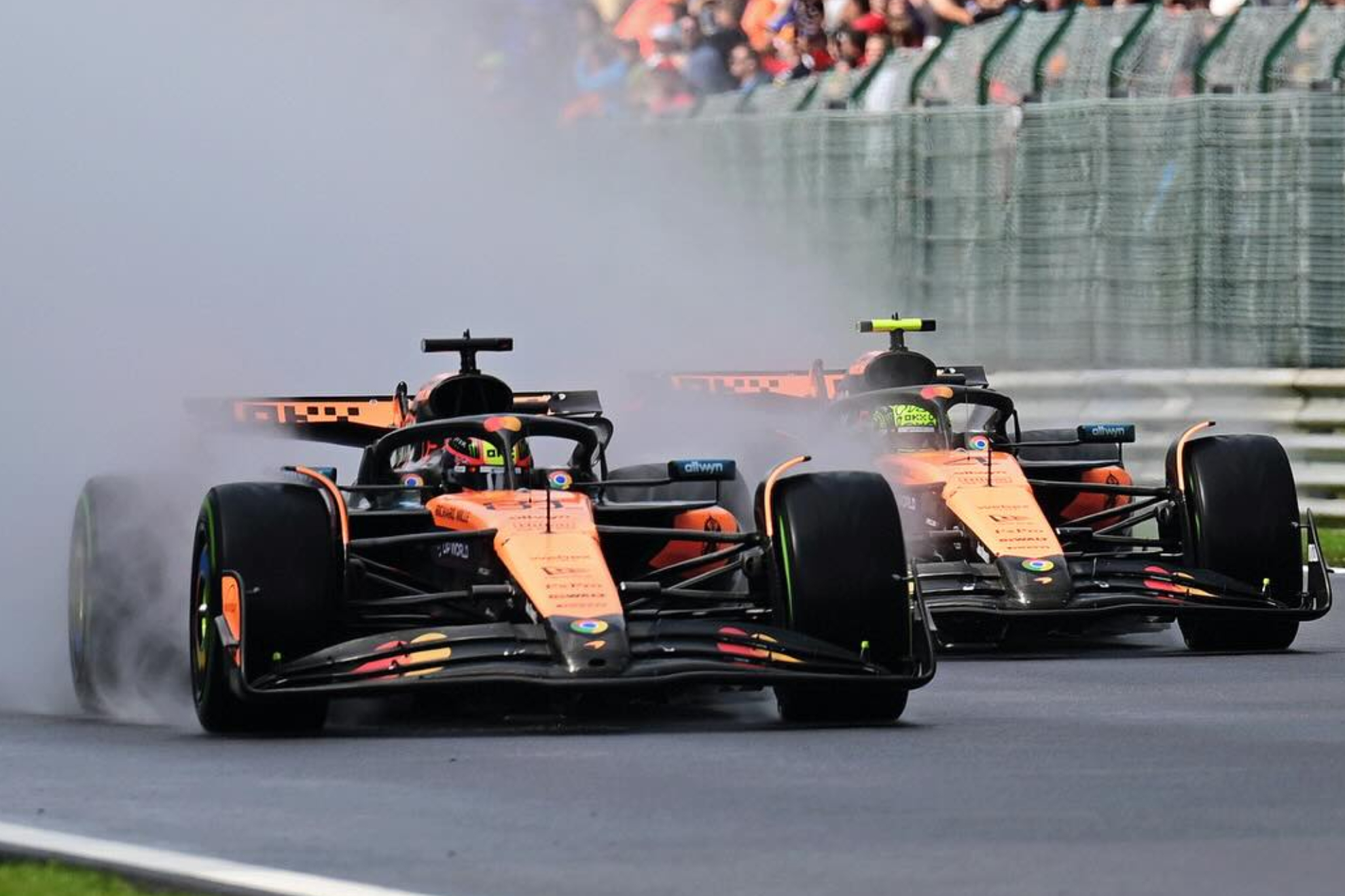 Piastri y Norris, en una lucha cuerpo a cuerpo.