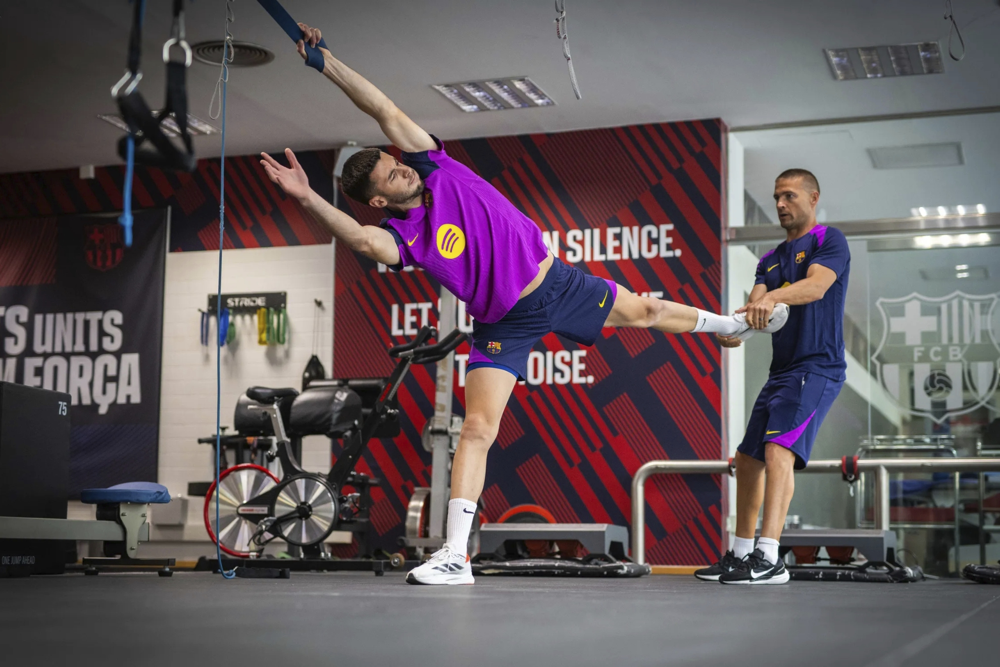 Joan García entrenándose en el gimnasio.