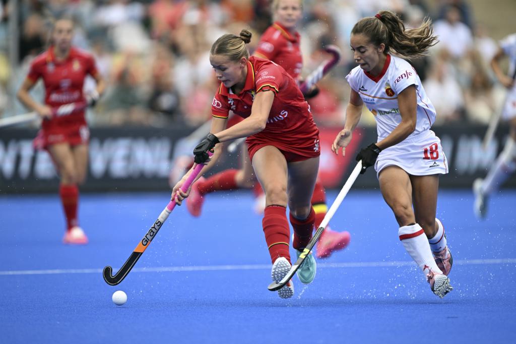 Berta Agullo y Delphine Marien, en el partido.