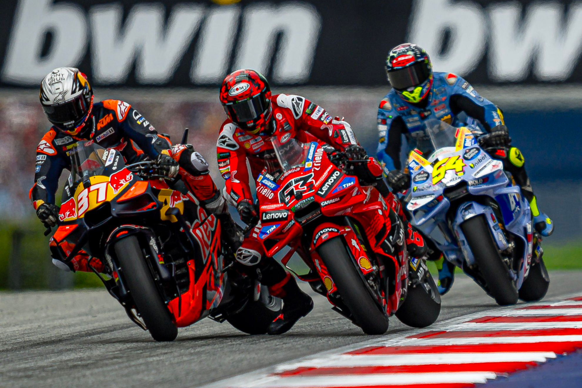 Acosta, Bagnaia y Aldeguer, en el trazado de Spielberg.