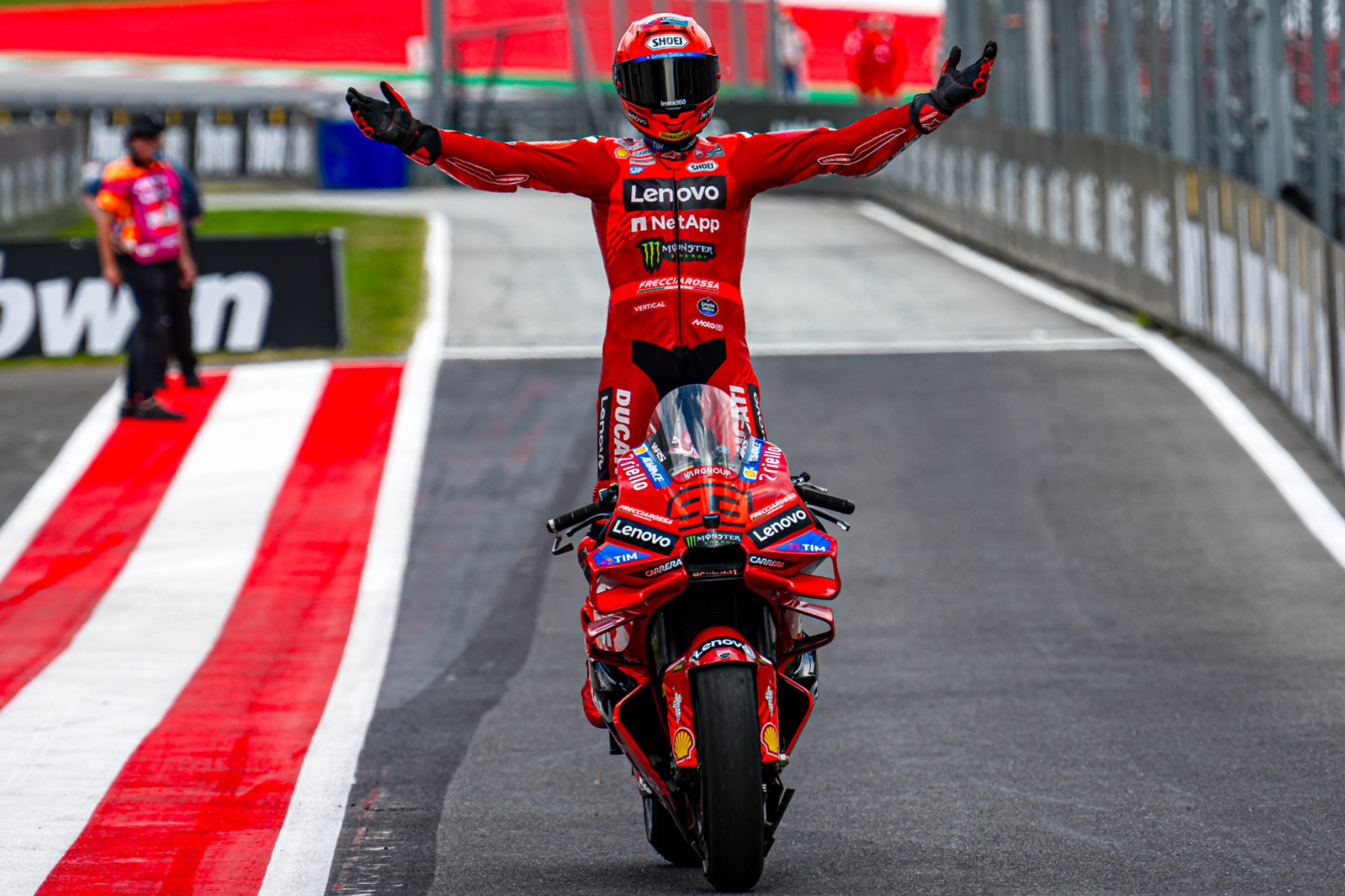 Marc Márquez festeja su triunfo en el Red Bull Ring.