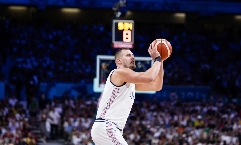 Nikola Jokic, durnante un partido con Serbia.