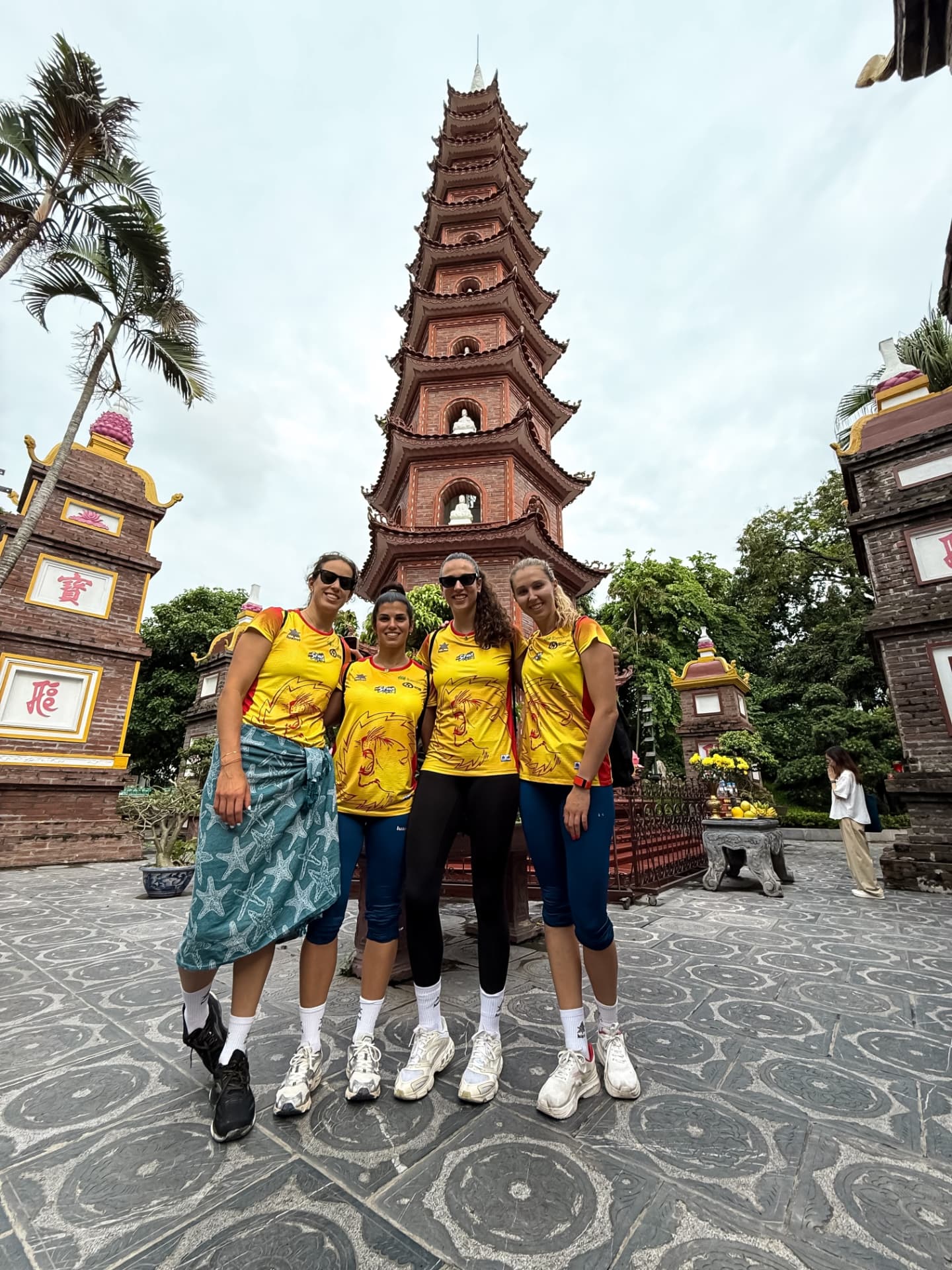 Some of the players of the Spanish team in the streets of Hanoi (Vietnam) where it was the world -prior Stage