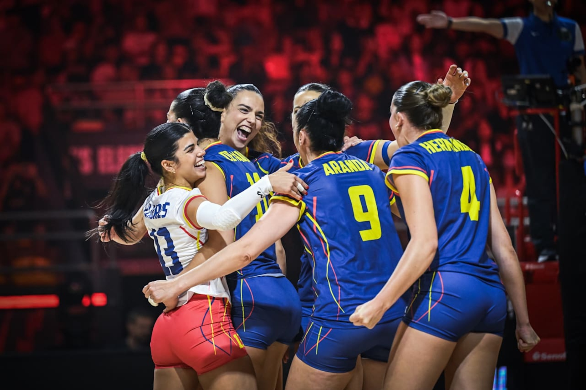 The players of Spain celebrating one of the points against Türkiye on the first day of the World Cup in Thailand 2025