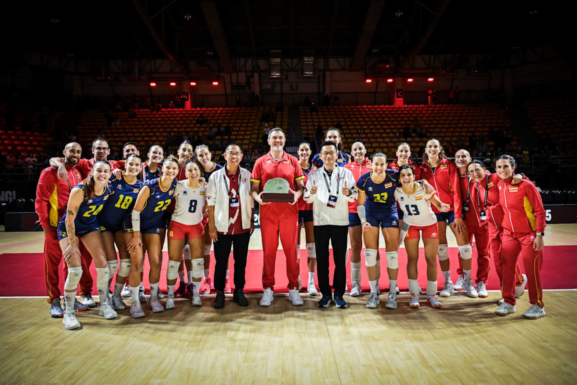 The full Spain staff receiving a gift from the organization for participating in the World Cup in Thailand 2025