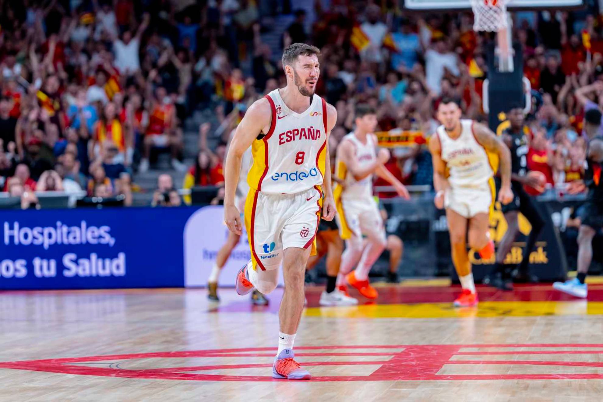 Darío Brizuela celebrates a basket during one of the friendlies.