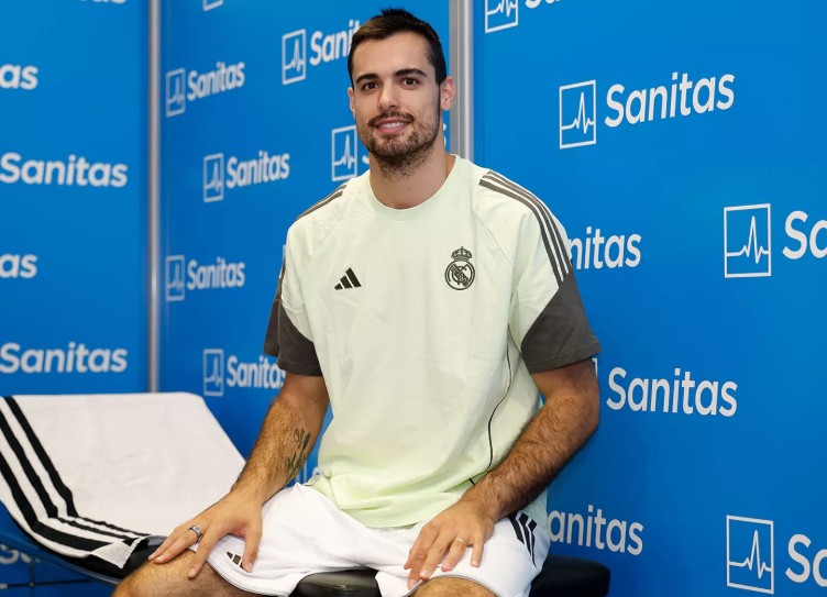 Alberto Abalde, before spending medical examination.