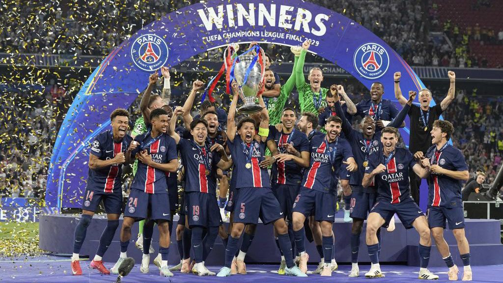Los jugadores del PSG celebran la Champions 24/25 tras golear al Inter (5-0).