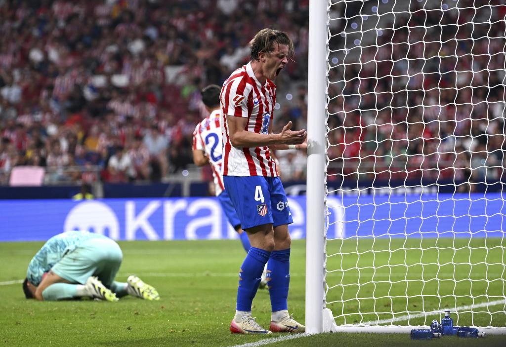 23 08 22 41 168429215