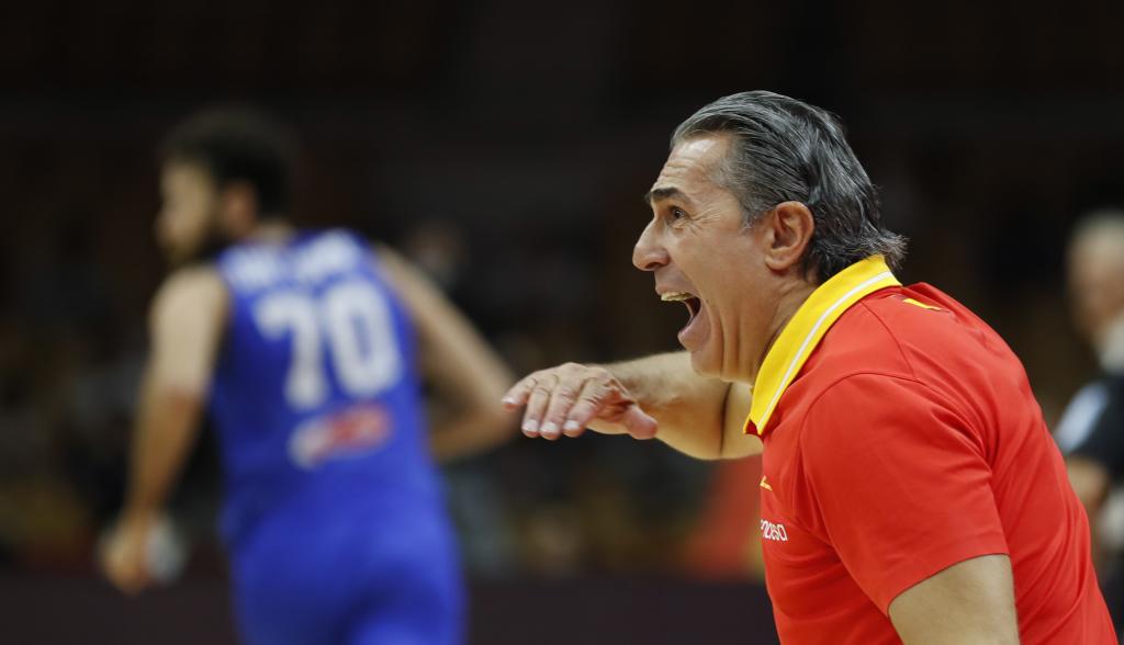 Sergio Scariolo gives instructions during the match against Italy at the 2019 World Cup.