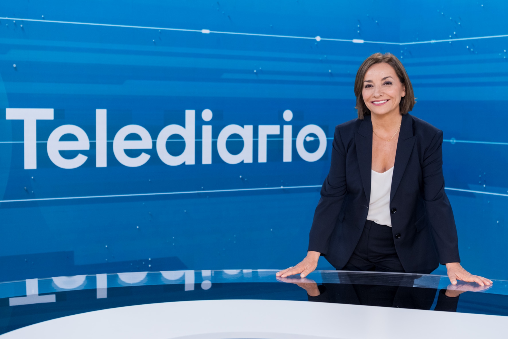 Quién es Pepa Bueno, la periodista que entrevista a Pedro Sánchez: regresa  hoy a RTVE para presentar el 'Telediario 2' de 'La 1'
