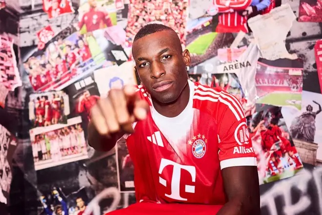 Nicolas Jackson, con la maglietta del Bayern Monaco.